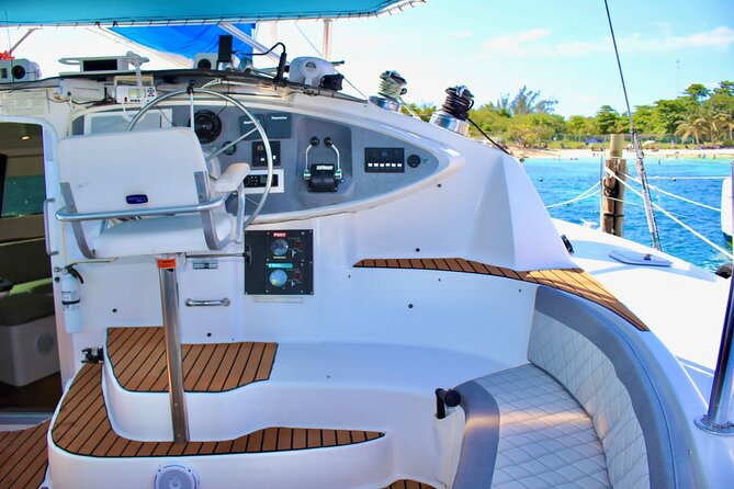 4hrs / 46ft Catamaran Private Charter From Cancun to Isla Mujeres - Price and value for a group: when $1,700 makes sense