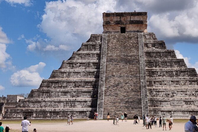 5x1: Chichen Itza + Suytun & Ikkil Cenote + Buffet + Valladolid - Valladolid City break: San Servacio Church and embroidered textile shopping