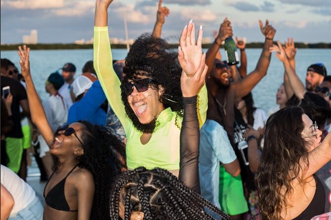 Adults only Hip Hop Sessions Boat Party Cancun - Entering The Party: Playa Tortugas and the Easy Start