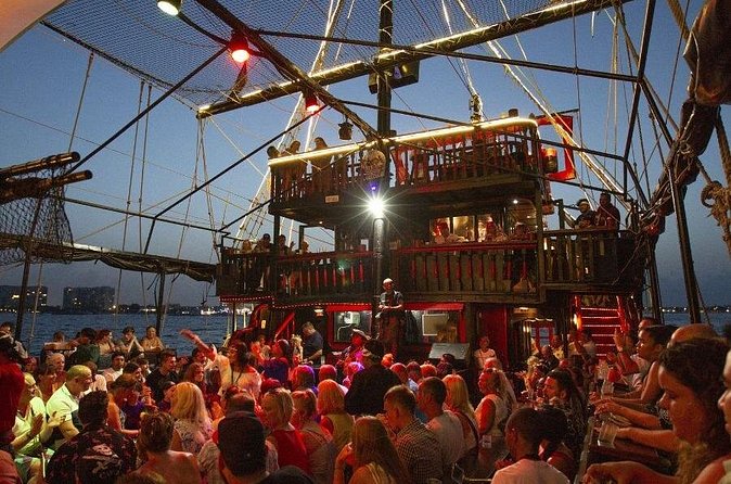 Amazing pirate dinner in Cancun, you must be here! - The Original Pirate Assault Show: fun, but Spanish-first