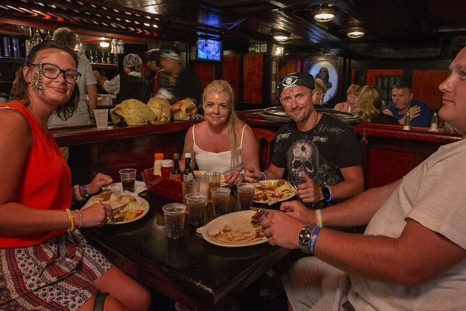 Amazing pirate dinner in Cancun, you must be here! - Photo packages and extra fees to plan for