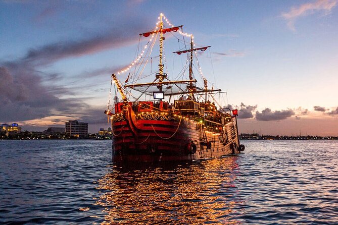 Be amazed with PIRATE SHOW in Cancun, includes Dinner & Open Bar - The epic battle moment when night falls