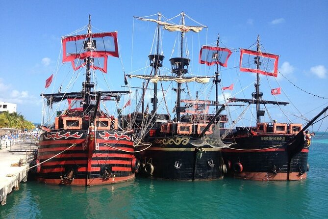 Be amazed with PIRATE SHOW in Cancun, includes Dinner & Open Bar - Dinner choices and the open bar: how the included meal really works