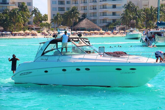 Beautiful Yacht SeaRay 48ft / 15PAX 25P16 - Crew quality: attentive, professional, and good at celebrations
