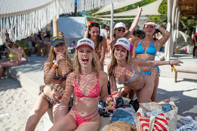 Best Catamaran Isla Mujeres tour with Open bar, lunch, snorkel - Stop 1: Marina sailaway to the reef day start