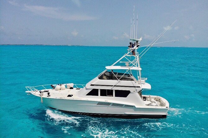 Biggest Luxury Yacht Boat Best in Cancun up to 28 pax - A 60-Foot Yacht Day From Marina V&V in Cancún