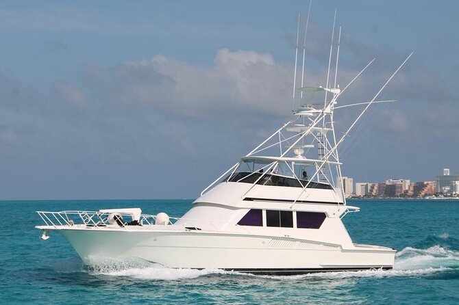 Biggest Luxury Yacht Boat Best in Cancun up to 28 pax - Food, Drinks, and Music: Make It Your Party