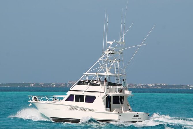 Biggest Luxury Yacht Boat Best in Cancun up to 28 pax - Price and Value for a Private Charter Up to 28