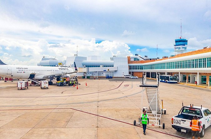 Cancun Airport and Temptation Cancun Resort Private Shuttle - Comfort and group size: this shuttle stays practical