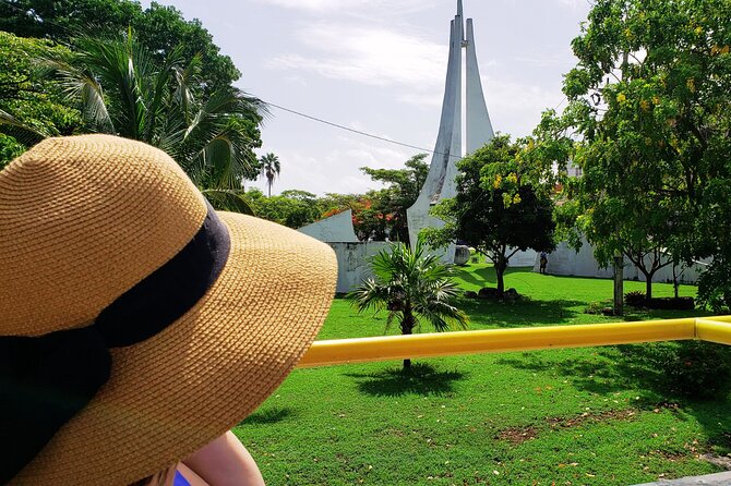 Cancun City Tour by Downtown and Turistic Hightlights on Open Bus - Shopping stops and the flea-market mall: how to shop smarter