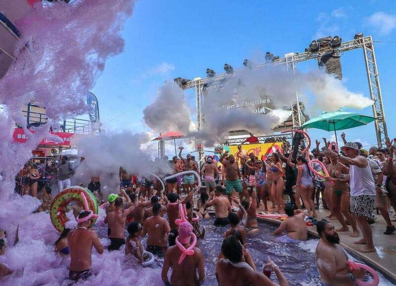 Cancún: Coco Bongo Beach Party Experience - When to arrive: the 1:00 PM to 8:00 PM flow