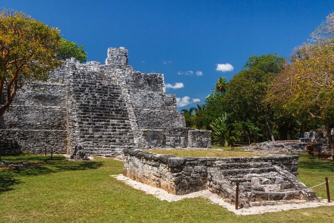 Cancun Guided Sightseeing El Meco Site, Letters and Shopping - International Jewelry Center: watch artisans work, then taste tequila