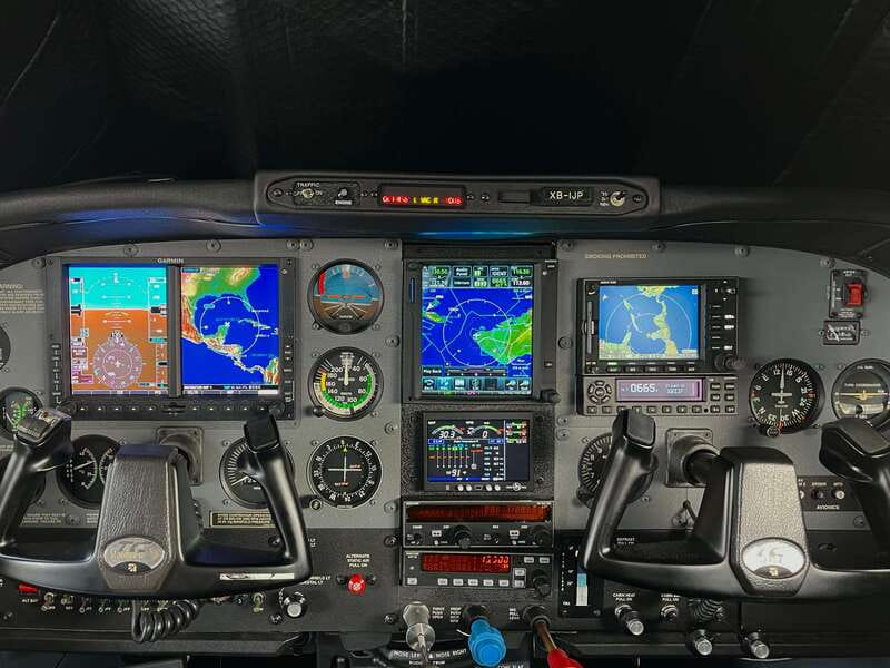 Cancun Hotel Zone: Panoramic Flight - Pilot Daniel, professional crews, and how the flight feels