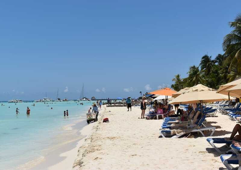 Cancun: Isla Mujeres Only Adults Catamaran, drinks & snorkel - Isla Mujeres arrival: Playa Norte lunch at the beach club