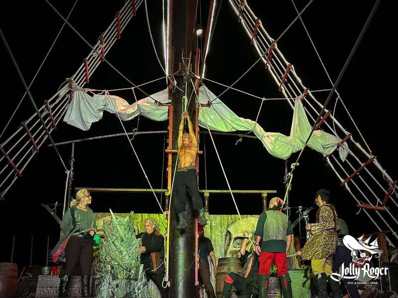 Cancún: Jolly Roger Pirate Dinner Cruise 2025 - Who This Cancún Pirate Dinner Cruise Is Best For