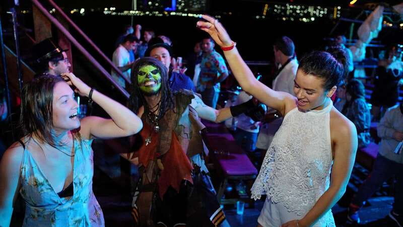 Cancún: Jolly Roger Pirate Dinner Cruise 2025 - Dinner on Board: Gourmet Meal, Real Expectations, and Pacing