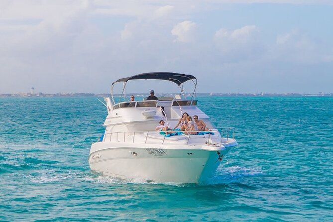 Cancún Yacht Rental SeaRay 46ft 25P13 - Cancun Bay swimming: the part that makes the day feel worth it