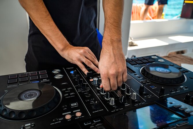 Catamaran Booze Party With Open Bar in Cancun - Key things to know before you book