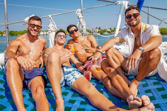 Catamaran Booze Party With Open Bar in Cancun - Why this Cancun catamaran party fits a 4-hour window