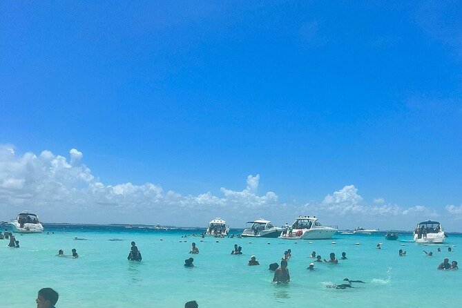 Catamaran Cancun to Isla mujeres Lunch OpenBar and Snorkeling - Stop 3: Playa Norte beach club access and how to make 45 minutes feel longer