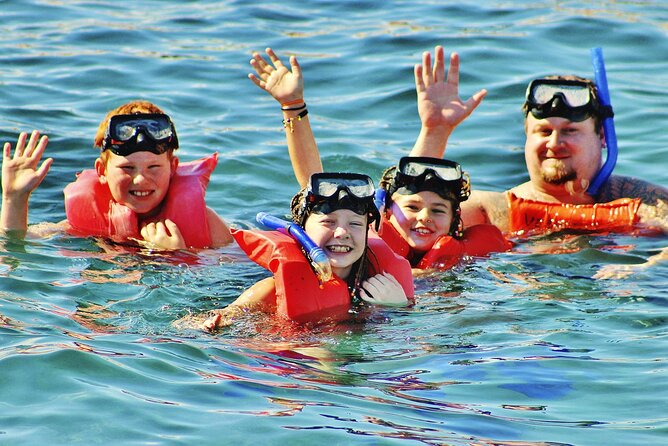 Catamaran family friendly Tour to Isla Mujeres with lunch - Amazona Beach Bar by Mar-Bella: lunch buffet, open bar, and DJ music