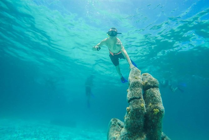 Catamaran Group Sightseeing, Snorkeling Tour Isla Mujeres - Getting to the tour: Playa Las Perlas and hotel pickup
