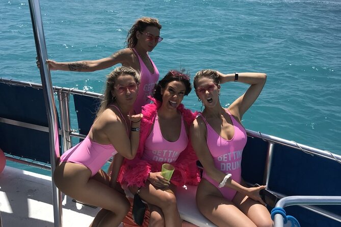 Catamaran Party Boat Cancun - Food and drinks: lunch included, quality varies