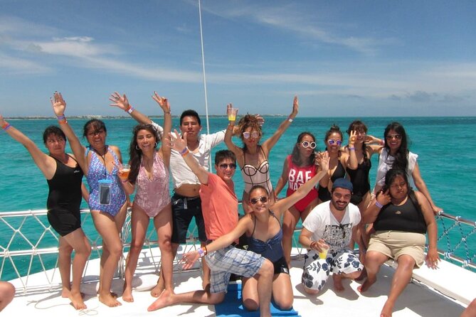 Catamaran Party Boat Cancun - Isla Mujeres time: when the island does the heavy lifting