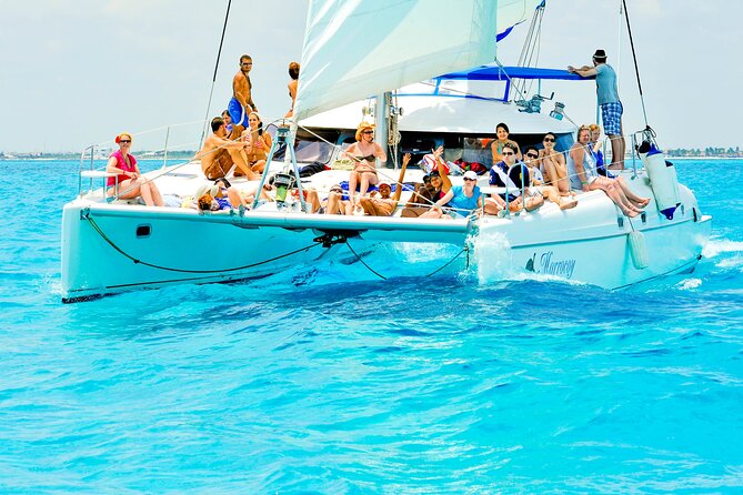 Catamaran to Isla Mujeres Snorkeling Tour with Open Bar and Lunch - Beach club lunch and relaxation: relaxing if you manage expectations