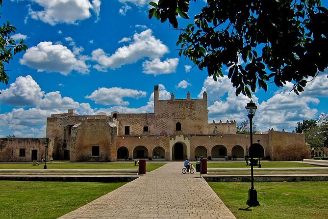 Chichen Itza, 2 cenotes Ik Kil and Hubiku, visit to Valladolid - Why this Chichén Itzá + cenotes + Valladolid day tour makes sense