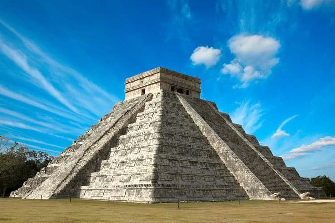 Chichén Itzá Ancestral Tour from Cancún with Cenote - Valladolid for 30 minutes: make the square do the work