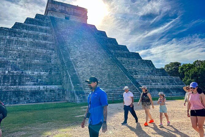 Chichen Itza Early Access All Inclusive: Hotel Pick up & All Fees - The photo window: when you’ll actually get breathing room