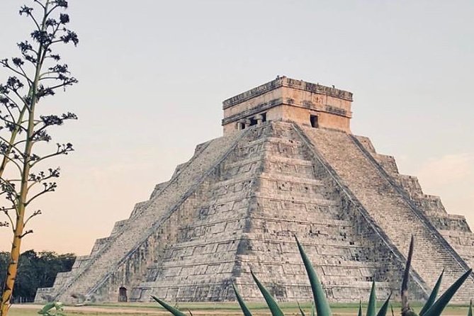 Chichen Itza Full day tour with buffet - Valladolid’s one-hour photo stop: how to use the time well
