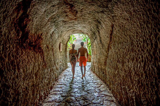 Chichén Itzá Guided Tour with Cenote & Buffet at Valladolid - The Valladolid Stop: La Casona Buffet and Time to Walk