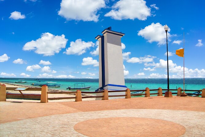 City and Taco Tour Puerto Morelos - Stop 1: Puerto Morelos tacos—basket, fish, and cochinita pibil