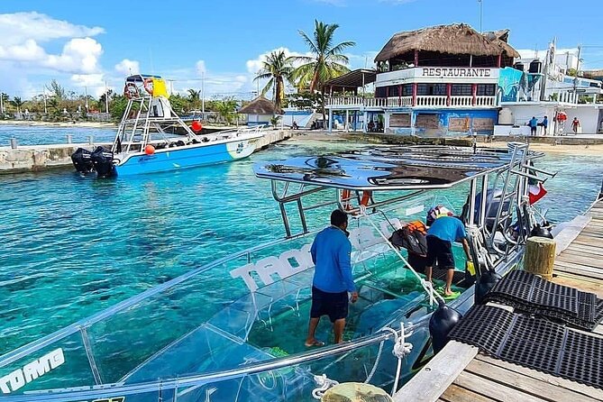Clear Boat - Drinks, vest, music, and the photographer who keeps it moving