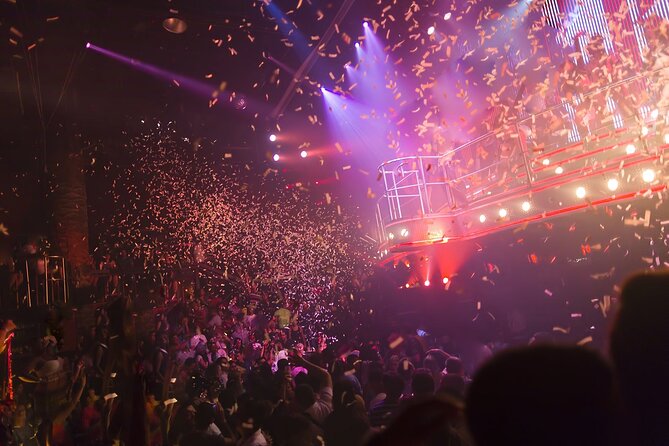 Coco Bongo Music And Show Ticket - Staff help and that all-important viewing spot