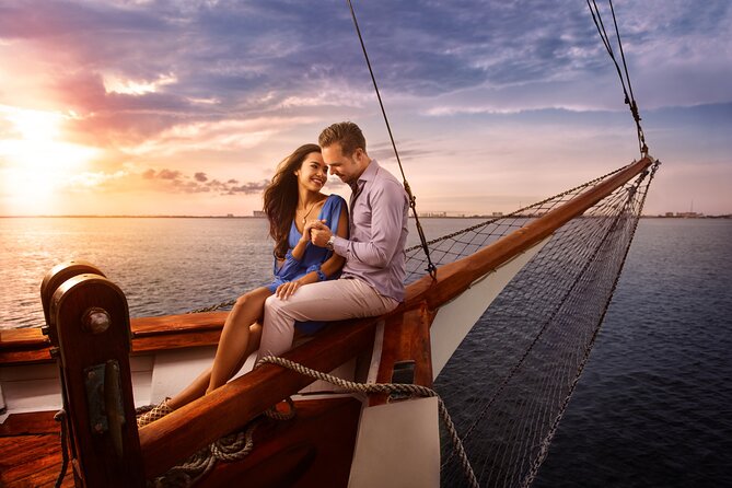 Columbus Romantic Dinner in Cancún - A romantic dinner cruise in Cancún that keeps things simple