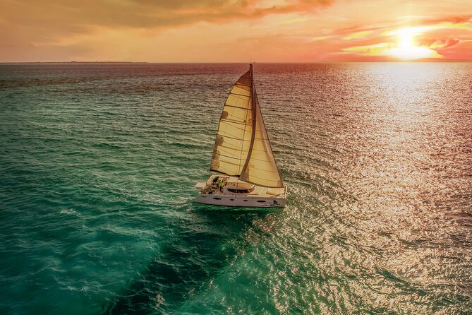 Complete Isla Mujeres excursion from Cancun with all inclusive - Spinnaker wind sailing: the thrill, but not the guarantee