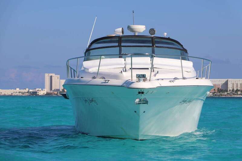 Cruising paradise in a luxury yacht in Cancun - Photo-friendly moments without needing a special setup