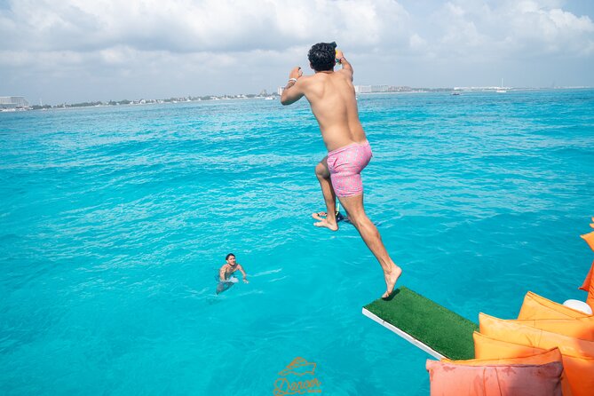 Dancer Cruise Isla Mujeres Snorkel Food and Drinks Included - The ride back to Cancun: party time with food and music