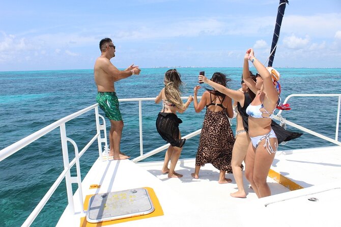 Deluxe Catamaran to Isla Mujeres with Open Bar from Cancun - Stop 2: Heading back to Cancún with a farewell toast