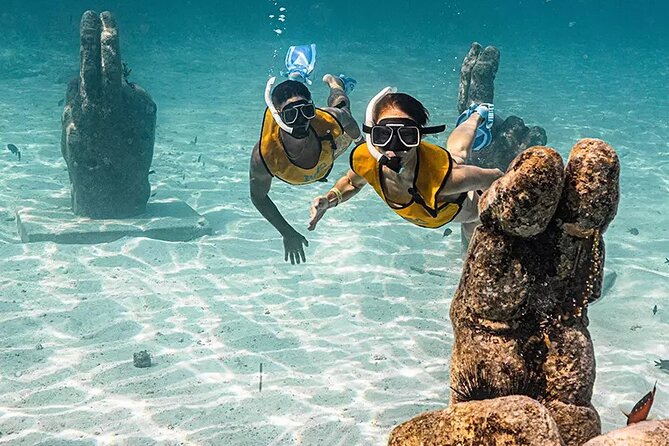 Deluxe Catamaran to Isla Mujeres with Open Bar from Cancun - Crowds, sea conditions, and the snorkeling reality