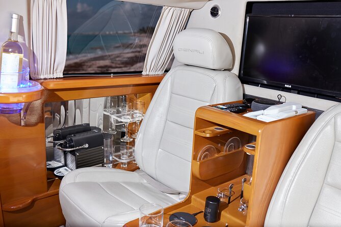 Deluxe GMC Limousine from Cancun Airport to Puerto Morelos - Who This Transfer Fits Best in Puerto Morelos