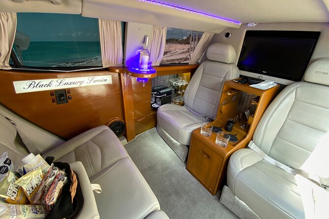 Deluxe GMC Limousine from CUN Airport to Playa Mujeres - FAQ