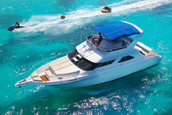 Deluxe Yacht 48FT with FlyBrige Rental in Cancun - The Yacht Layout: Sunbathing, Shade, and Getting Comfortable