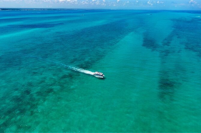 Discovering Isla Mujeres on a Double Decker Catamaran - Logistics reality check: communication and check-in