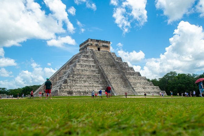 Experience Chichén Itzá: Full Day Tour with Cenote & Valladolid - Chichén Itzá: what your 2 hours is really buying you
