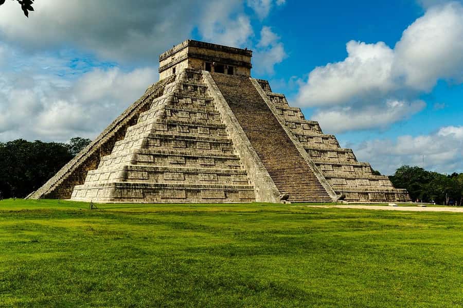 From Cancun: Early access to Chichen Itza - The Guided Walk: Castillo, Ball Court, and the Temple of Warriors