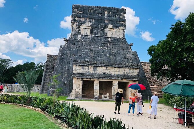 Full Day Tour Chichén Itzá Cenote Saamal Valladolid with buffet - Group size, comfort, and English support on the bus